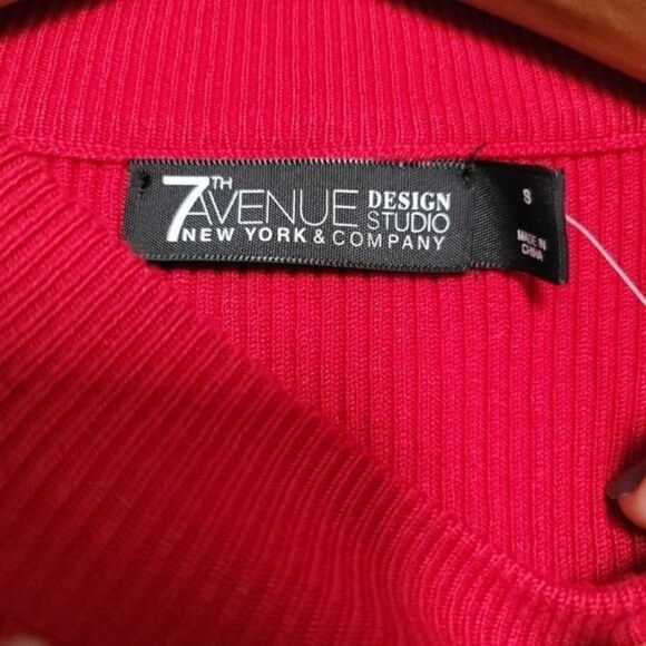 New York & Company red ribbed with butterfly sleeves high neck - Picture 2 of 13
